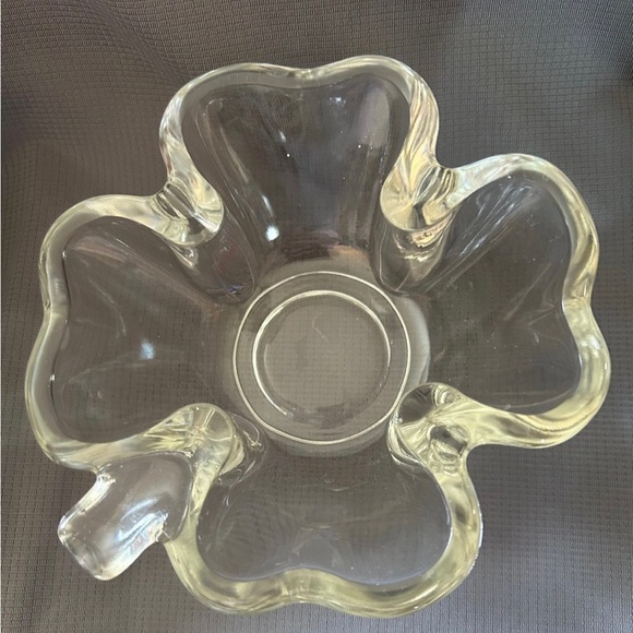 Beautiful Vintage (1950’s) Four Leaf Clover Thick Glass Candy Dish - Picture 2 of 3